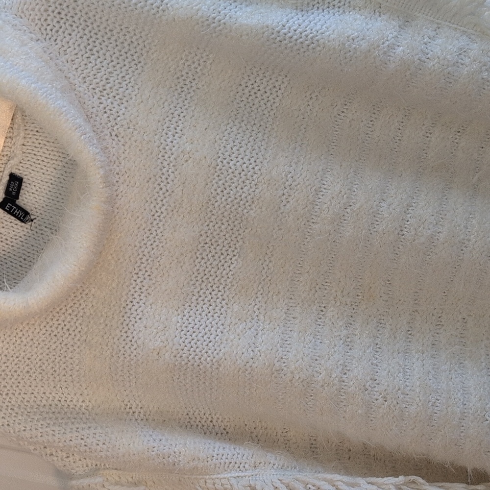 Woman's Sweater - Picture 5 of 11